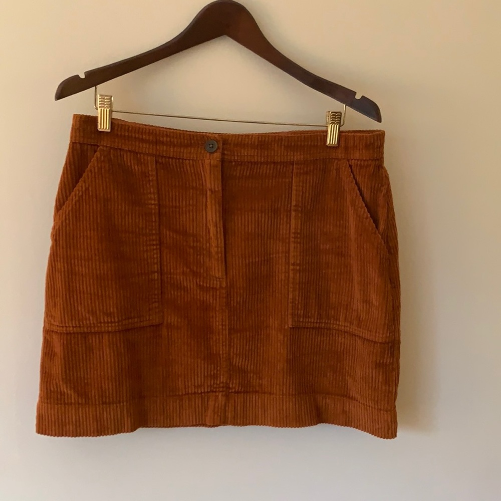 GAP Corduroy burnt orange skirt. Women’s size 2